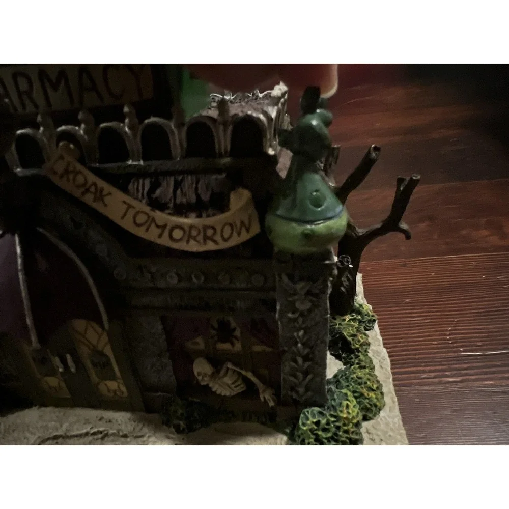 Munsters Hawthorne Village Vita Moan Pharmacy Lights Working Halloween‎ FLAW